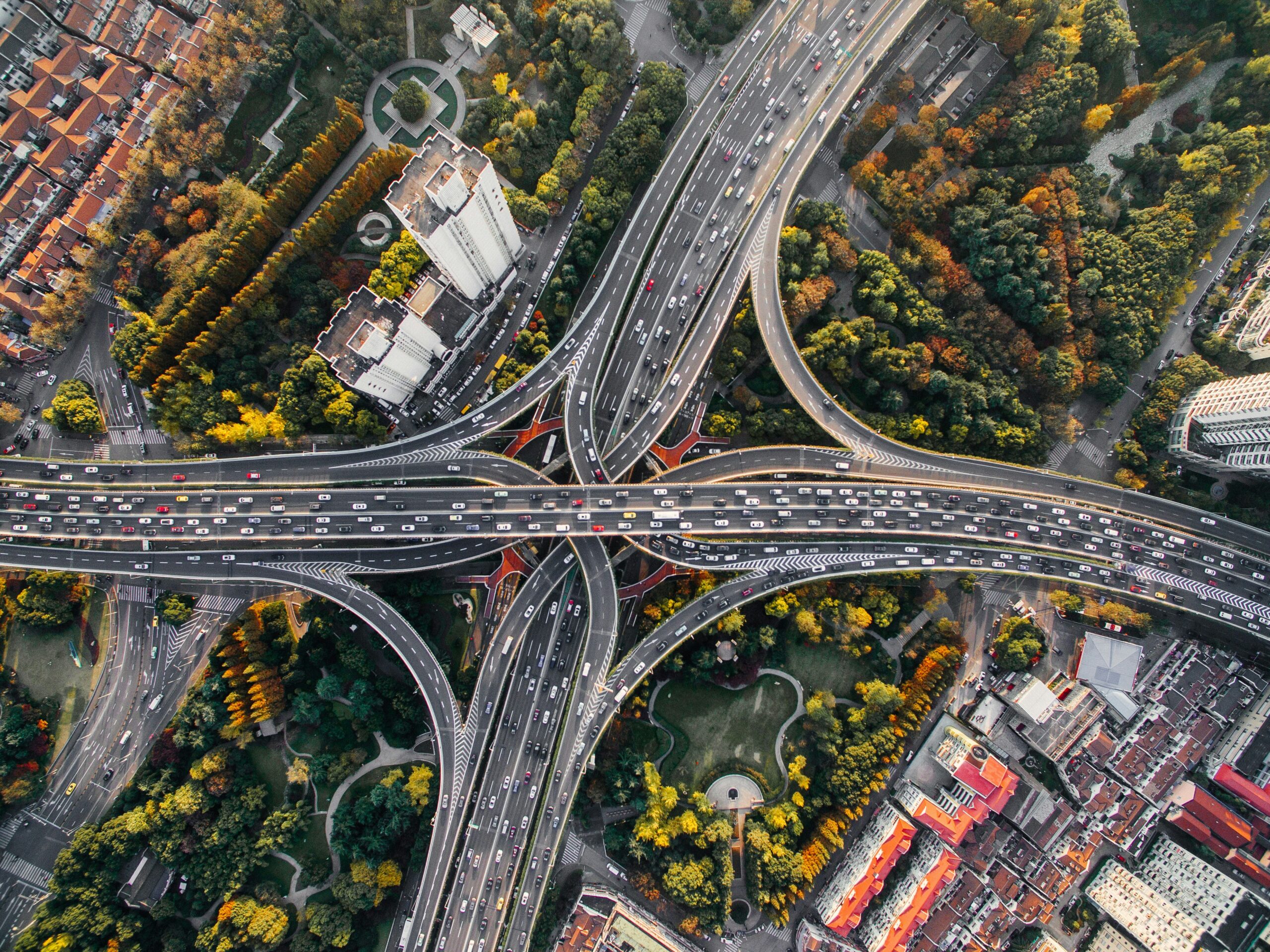 AI-powered camera analyzing traffic flow and road conditions.