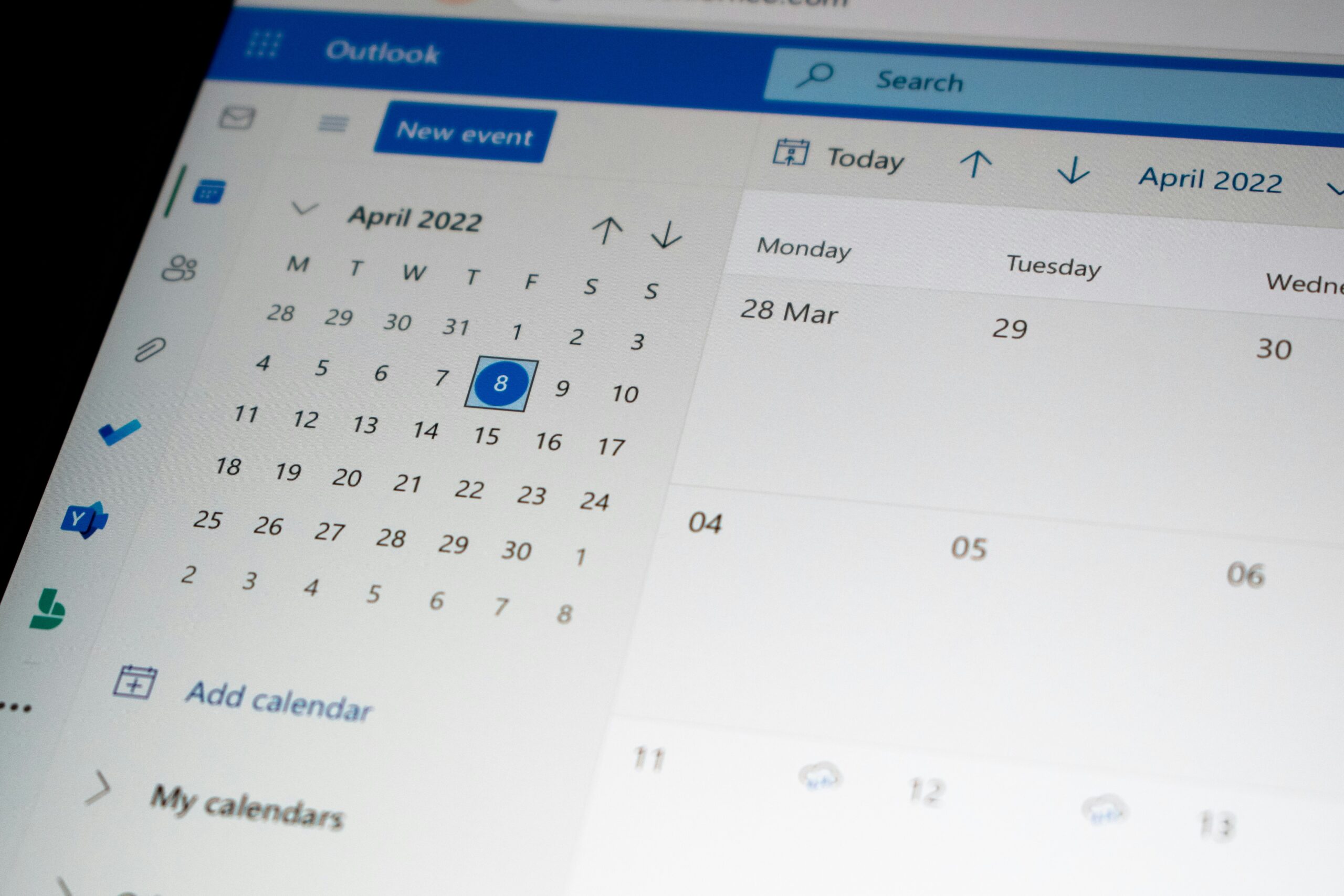 AI software automating scheduling and compliance evaluation.